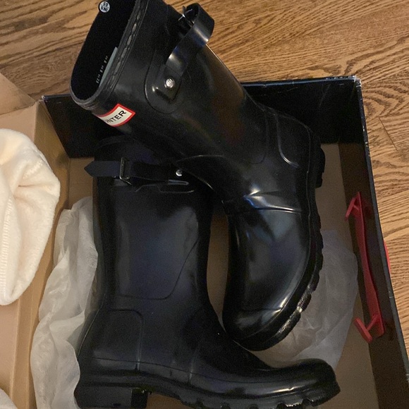 NWB Hunter Original Short Gloss Black Rain boots w/ Cream Sock Inserts - 8 - Picture 3 of 5